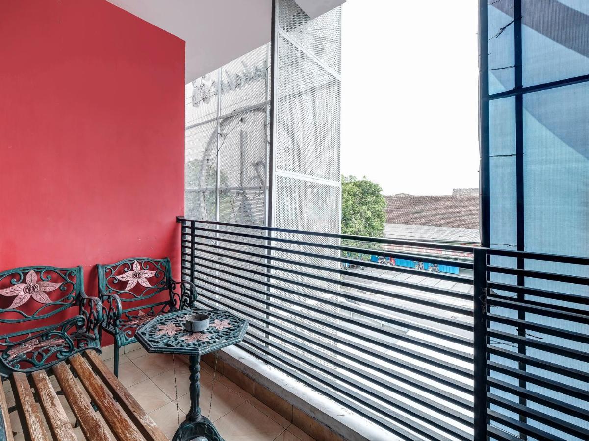 Hotel Oyo 90910 Tamsis 2*